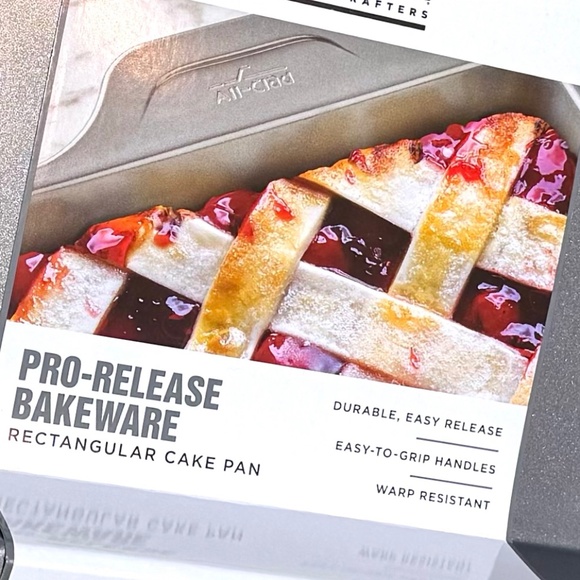 All-Clad PRO-RELEASE RECTANGULAR CAKE PAN - Picture 2 of 4